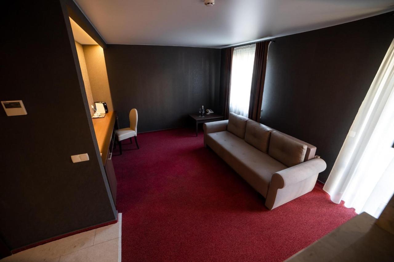 Sribni Leleky Hotel & Spa Lutsk Exterior photo